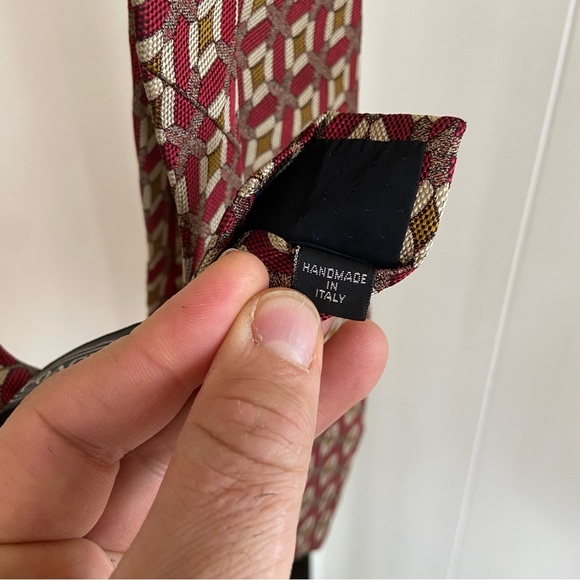 Coach 100% Italian Silk Handmade Italy Red Geometric Tie Men 56” Long 3.75” Wide - Picture 6 of 7